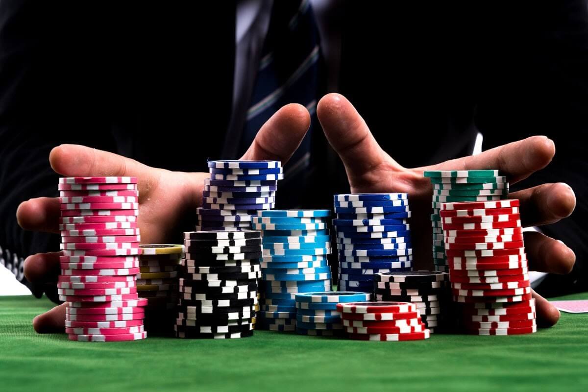 Tìm hiểu bài Poker là gì và kiếm tiền với thể loại game bài này